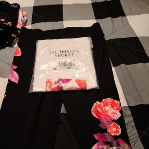 Pink shirt and leggings do not want to separate